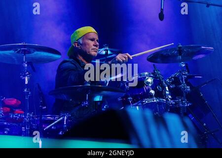 24 septembre 2021: Chad Smith se produit avec Eddie Vedder à OhanaFest Day1 Doheny State Beach le 24 septembre 2021 à Dana point, Californie (Credit image: © Marissa carter/ZUMA Press Wire) Banque D'Images