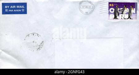 GOMEL, BÉLARUS - 23 SEPTEMBRE 2021 : ancienne enveloppe envoyée de Hong Kong à Gomel, Bélarus, 17 août 2021. Banque D'Images