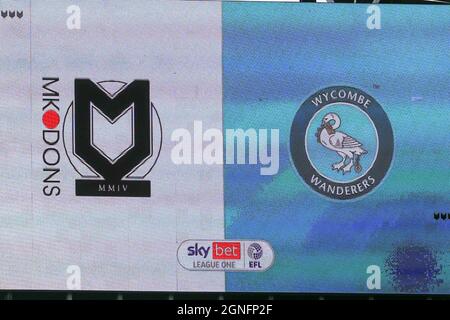 Milton Keynes, Royaume-Uni. 25 septembre 2021. Sky Bet League un match entre MK Dons et Wycombe Wanderers au stade MK, Milton Keynes, le samedi 25 septembre 2021. (Credit: John Cripps | MI News) Credit: MI News & Sport /Alay Live News Banque D'Images