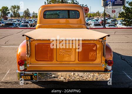 Reno, NV - 4 août 2021 : camion Ford F1 1951 à un salon de voiture local. Banque D'Images