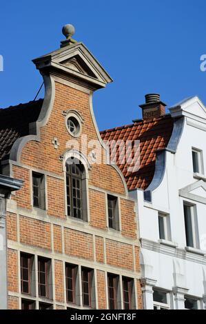 BELGIQUE, VILLE DE BRUXELLES, QUARTIER DU CENTRE APPELÉ PENTAGONE, FAÇADES À PIGNONS DE LA RUE DE LA MONTAGNE Banque D'Images