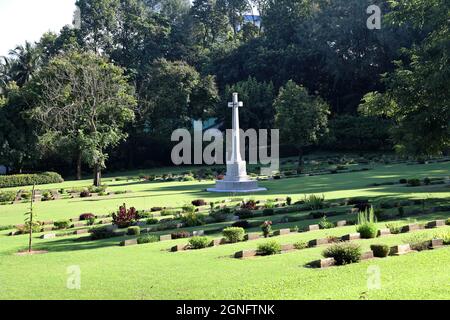 CHITTAGONG, BANGLADESH - SEPTEMBRE 07 : le cimetière de guerre de Chittagong est un cimetière de martyrs le 07 septembre 2021 à Chittagong, Bangladesh. Le Comm Banque D'Images