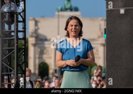 Die Kanzlerkandidatin von Bündnis 90/Die Grünen Annalena Baerbock sprricht BEI der großen Wahampfkundgebung am 9. Septembre 2021 à München. * le candidat de la chancelière pour le Parti Vert Annalena Charlotte Alma Baerbock prenant la parole lors du grand rassemblement électoral le 9 septembre 2021 à Munich, Allemagne. (Photo par Alexander Pohl/Sipa USA) crédit: SIPA USA/Alay Live News Banque D'Images