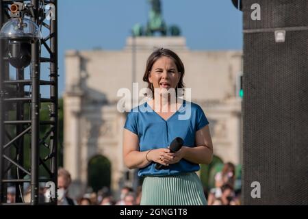 Die Kanzlerkandidatin von Bündnis 90/Die Grünen Annalena Baerbock sprricht BEI der großen Wahampfkundgebung am 9. Septembre 2021 à München. * le candidat de la chancelière pour le Parti Vert Annalena Charlotte Alma Baerbock prenant la parole lors du grand rassemblement électoral le 9 septembre 2021 à Munich, Allemagne. (Photo par Alexander Pohl/Sipa USA) crédit: SIPA USA/Alay Live News Banque D'Images