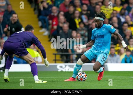 WATFORD, ROYAUME-UNI. 25 SEPT Allan Saint-Maximin de Newcastle contrôle le ballon lors du match de la Premier League entre Watford et Newcastle United à Vicarage Road, Watford le samedi 25 septembre 2021. (Credit: Federico Maranesi | MI News) Credit: MI News & Sport /Alay Live News Banque D'Images