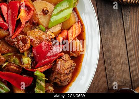 Plat chinois dapanji avec poulet ragoût et pomme de terre Banque D'Images