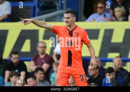 Everton, Royaume-Uni. 25 septembre 2021. Kenny McLean, de Norwich City, fait valoir son point de vue. Premier League Match, Everton v Norwich City à Goodison Park à Liverpool le samedi 25 septembre 2021. Cette image ne peut être utilisée qu'à des fins éditoriales. Utilisation éditoriale uniquement, licence requise pour une utilisation commerciale. Aucune utilisation dans les Paris, les jeux ou les publications d'un seul club/ligue/joueur. photo par Chris Stading/Andrew Orchard sports Photography/Alamy Live News crédit: Andrew Orchard sports Photography/Alamy Live News Banque D'Images