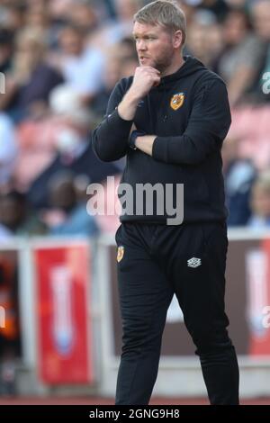 Stoke on Trent, Royaume-Uni. 25 septembre 2021. Grant McCann, directeur de Hull City, lors du match de championnat EFL Sky Bet entre Stoke City et Hull City au stade bet365, Stoke-on-Trent, Angleterre, le 25 septembre 2021. Photo de Jurek Biegus. Utilisation éditoriale uniquement, licence requise pour une utilisation commerciale. Aucune utilisation dans les Paris, les jeux ou les publications d'un seul club/ligue/joueur. Crédit : UK Sports pics Ltd/Alay Live News Banque D'Images