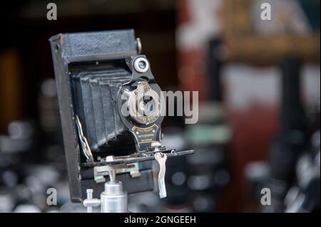 Ancien appareil photo pliable kodak Banque D'Images