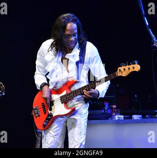 24 septembre 2021, Portsmouth, Virginie, États-Unis: VENT DE TERRE et FEU, légendes vraies, Grammy gagnants, rock and roll Hall of Fame, AMA et un tas de prix apportent leur son unique au pavillon de l'Atlantic Union Bank à Portsmouth, Virginie, le 24 septembre 2021. © Jeff Moore 2021. (Image de crédit : © Jeff Moore/ZUMA Press Wire) Banque D'Images