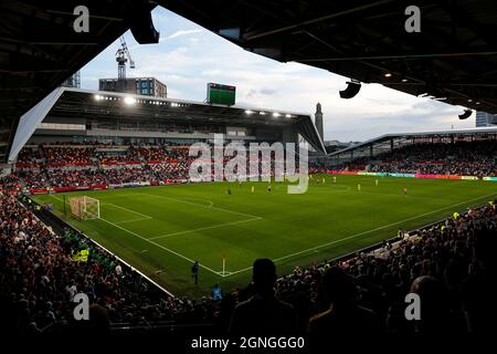 Brentford Community Stadium, Londres, Royaume-Uni. 25 septembre 2021. Premier League football Brentford versus Liverpool ; vue générale du stade communautaire Brentford au début de la 2e moitié crédit : action plus Sports/Alamy Live News Banque D'Images