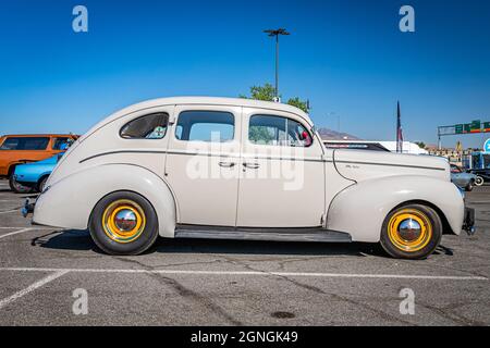 Reno, NV - 4 août 2021 : 1940 Ford Deluxe Fordor Berline lors d'un salon de voiture local. Banque D'Images