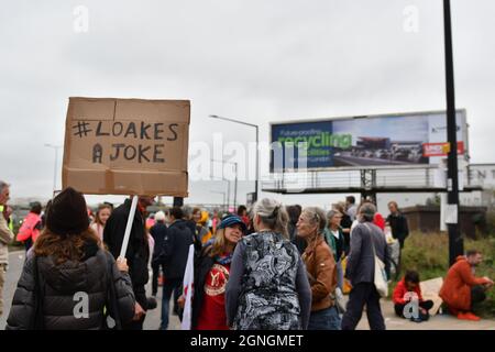 LONDRES, ROYAUME-UNI. LE 25 SEPTEMBRE, les manifestants font campagne pour arrêter de brûler des ordures dans l'incinérateur d'Edmonton à Edmonton, dans le nord de Londres, en Angleterre, le samedi 25 septembre 2021. (Credit: Ivan Yordanov | MI News) Credit: MI News & Sport /Alay Live News Banque D'Images