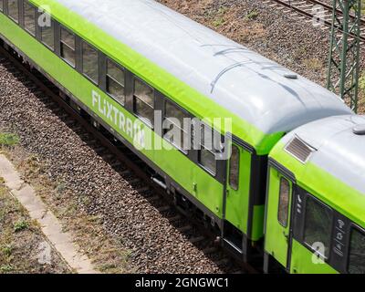 Train Flixtrain à Berlin, Allemagne Banque D'Images