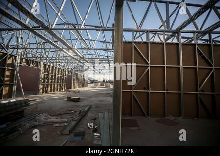 Gaza, Palestine. 25 septembre 2021. Une vue générale d'un hôpital en construction et de son affilié à l'hôpital européen de Gaza dans le sud de la bande de Gaza, crédit: SOPA Images Limited/Alay Live News Banque D'Images