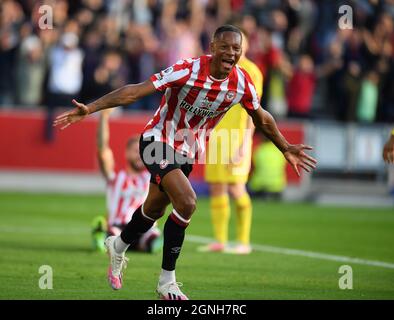 Londres, Royaume-Uni. 25 septembre 2021. 25 septembre 2021 - Brentford v Liverpool - la Premier League Ethan Pinnock célèbre le premier but de Brentford Picture Credit : Credit: Mark pain/Alay Live News Banque D'Images