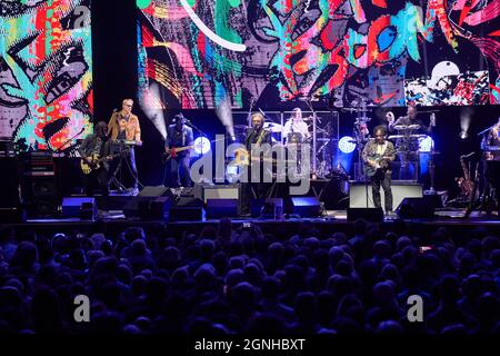 Alpharetta, Etats-Unis. 24 septembre 2021. Hall and Oates se présente à Ameris Bank Amphitatre le 24 septembre 2021 à Alpharetta, en Géorgie. Crédit: Sanjeev Singhal/l'accès photo crédit: L'accès photo/Alamy Live News Banque D'Images