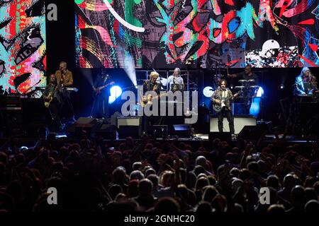 Alpharetta, Etats-Unis. 24 septembre 2021. Hall and Oates se présente à Ameris Bank Amphitatre le 24 septembre 2021 à Alpharetta, en Géorgie. Crédit: Sanjeev Singhal/l'accès photo crédit: L'accès photo/Alamy Live News Banque D'Images