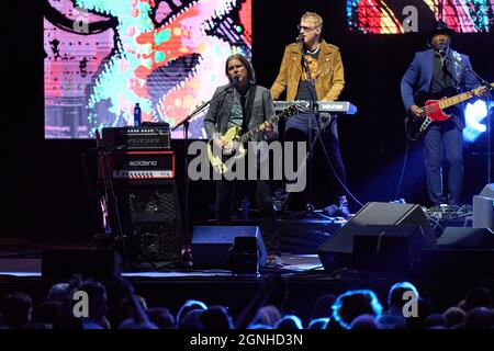 Alpharetta, Etats-Unis. 24 septembre 2021. Hall and Oates se présente à Ameris Bank Amphitatre le 24 septembre 2021 à Alpharetta, en Géorgie. Crédit: Sanjeev Singhal/l'accès photo crédit: L'accès photo/Alamy Live News Banque D'Images