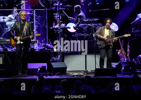 Alpharetta, Etats-Unis. 24 septembre 2021. Hall and Oates se présente à Ameris Bank Amphitatre le 24 septembre 2021 à Alpharetta, en Géorgie. Crédit: Sanjeev Singhal/l'accès photo crédit: L'accès photo/Alamy Live News Banque D'Images