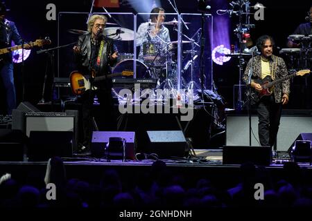 Alpharetta, Etats-Unis. 24 septembre 2021. Hall and Oates se présente à Ameris Bank Amphitatre le 24 septembre 2021 à Alpharetta, en Géorgie. Crédit: Sanjeev Singhal/l'accès photo crédit: L'accès photo/Alamy Live News Banque D'Images