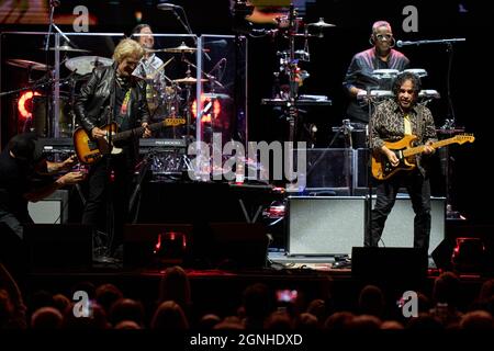 Alpharetta, Etats-Unis. 24 septembre 2021. Hall and Oates se présente à Ameris Bank Amphitatre le 24 septembre 2021 à Alpharetta, en Géorgie. Crédit: Sanjeev Singhal/l'accès photo crédit: L'accès photo/Alamy Live News Banque D'Images