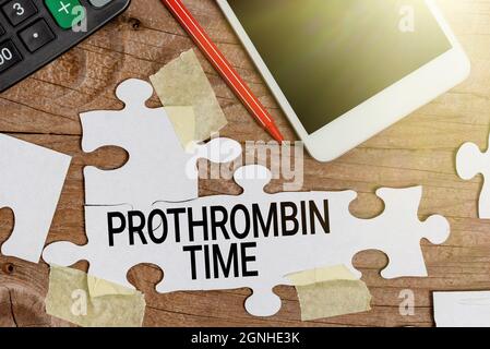 Légende conceptuelle temps de prothrombine. Vitrine d'affaires Évaluez votre capacité à former des caillots sanguins de manière appropriée construire une scie sauteuse blanche non finie Banque D'Images