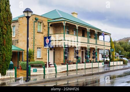 L'hôtel Richmond Arms a été établi en 1827, mais le bâtiment actuel a été construit en 1972 - Richmond, Tasmanie, Australie Banque D'Images