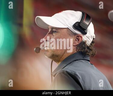 25 septembre 2021 : l'entraîneur-chef des Houston Cougars Dana Holgerson lors d'un match de football de la NCAA entre les Houston Cougars et les Midshipmen de la Marine le 25 septembre 2021 à Houston, Texas. (Image de crédit : © Scott Coleman/ZUMA Press Wire) Banque D'Images