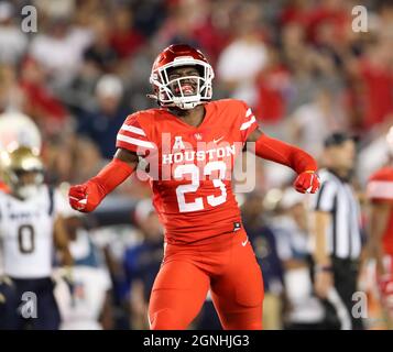 25 septembre 2021: Houston Cougars Corner back Art Green (23) célèbre après que les Cougars ont récupéré une fumerle de la Marine lors d'un match de football NCAA entre les Cougars de Houston et les midshipmen de la Marine le 25 septembre 2021 à Houston, Texas. (Image de crédit : © Scott Coleman/ZUMA Press Wire) Banque D'Images