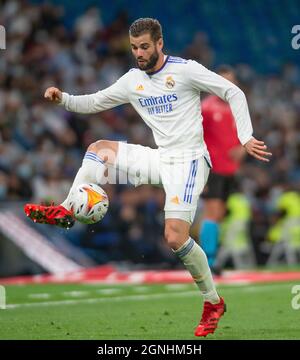 Estadio Santiagp Bernabeu, Madrid, Espagne. 25 septembre 2021. La Liga pour hommes, Real Madrid CF versus Villarreal CF; Nacho du Real Madrid contrôle le ballon Credit: Action plus Sports/Alay Live News Banque D'Images