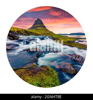 Icône ronde de la nature avec paysage. Pittoresque coucher de soleil d'été sur la célèbre chute d'eau de Kirkjufellsfoss et la montagne de Kirkjufell, Islande, Europe. Photograp Banque D'Images