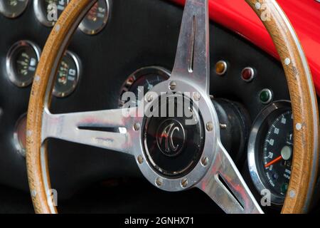 Shelby Cobra le mythe .Red 1965 Shelby Cobra,Shelby 427 Cobra 1965.designed par Carroll Shelby pour faire face aux voitures Ferrari.Voici nous la voyons à Athènes Banque D'Images