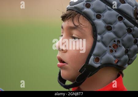 les jeunes enfants paient le rugby Banque D'Images