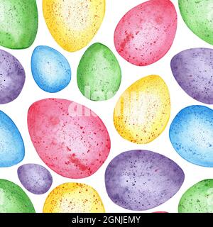 Illustration aquarelle du motif sans couture des œufs de Pâques. Imprimé œufs multicolores à répétition sans fin. Pâques, religion, tradition. Isolé sur ba blanc Banque D'Images