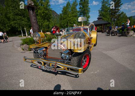 Lillehammer, Norvège - juin 07 2008 : la voiture il Tempo Gigante du film Grand Prix de Flåklypa. Banque D'Images