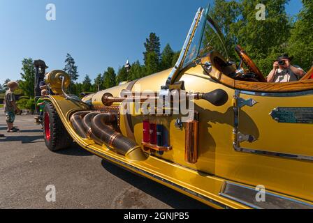 Lillehammer, Norvège - juin 07 2008 : la voiture il Tempo Gigante du film Grand Prix de Flåklypa. Banque D'Images