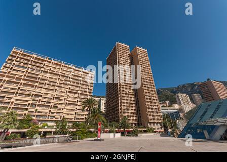 monaco, monaco - juillet 08 2008 : immeubles en hauteur avec vue sur la mer le long de l'avenue Princesse Grace. Banque D'Images