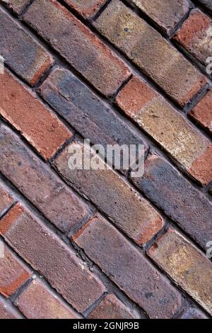 Gros plan image d'une construction de mur en brique abstraite sur Un bâtiment incliné à 45 degrés sans personne Banque D'Images