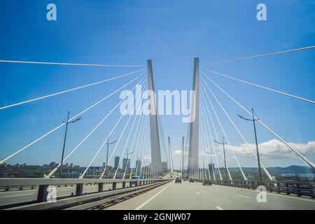 Golden, pont de Zolotoy au-dessus de la baie de Zolotoy Rog. Vladivostok. Russie Banque D'Images