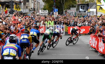 L'illustration montre des fans de cyclisme pendant la course sur route des hommes d'élite des Championnats du monde UCI Cyclisme sur route Flandre 2021, 268 3 km d'Anvers Banque D'Images