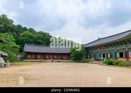 PAJU, Gyeonggi-do, République de Corée - 13 août 2021. Temple traditionnel coréen. Temple yakcheonsa. Bouddhisme coréen. Banque D'Images