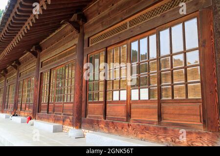 PAJU, Gyeonggi-do, République de Corée - 13 août 2021. Temple traditionnel coréen. Temple yakcheonsa. Bouddhisme coréen. Banque D'Images