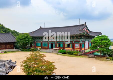 PAJU, Gyeonggi-do, République de Corée - 13 août 2021. Temple traditionnel coréen. Temple yakcheonsa. Bouddhisme coréen. Banque D'Images