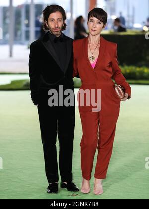 Los Angeles, États-Unis. 25 septembre 2021. LOS ANGELES, CALIFORNIE, États-Unis - SEPTEMBRE 25 : l'acteur Simon Helberg et sa femme Jocelyn Towne arrivent au gala d'ouverture du musée Academy de Motion Pictures qui s'est tenu le 25 septembre 2021 à Los Angeles, Californie, États-Unis. (Photo de Xavier Collin/image Press Agency) Credit: Image Press Agency/Alay Live News Banque D'Images