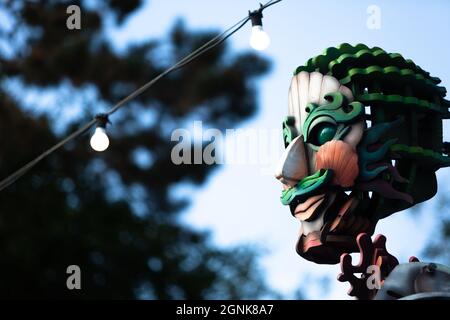 Birmingham, Royaume-Uni. 26 septembre 2021. EKO la marionnette géante du théâtre de danse Autin se produit au festival international de danse de Birmingham au Midlands Arts Centre, Edgbaston. Crédit : Peter Lophan/Alay Live News Banque D'Images