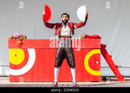 Birmingham, Royaume-Uni. 26 septembre 2021. Dominic Coffey, du théâtre de danse DeNada, interprète le Bull and the Moon au festival international de danse de Birmingham, au centre des arts Midlands, à Edgbaston. Crédit : Peter Lophan/Alay Live News Banque D'Images