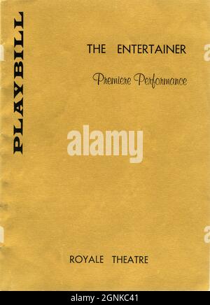 Couverture du programme pour la première représentation américaine le 12 février 1958 au Royale Theatre de New York de LAURENCE OLIVIER comme Archie Rice dans LE ENTERTAINER par JOHN OSBORNE directeur TONY RICHARDSON musique John Addison présenté par David Merrick par arrangement avec la English Stage Company Et L.O.P. Ltd Banque D'Images