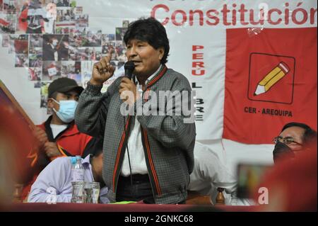 Samedi 25 septembre 2021: L'ancien président de la Bolivie, Evo Morales, est arrivé à Arequipa (Pérou) pour promouvoir le changement de la Constitution Banque D'Images