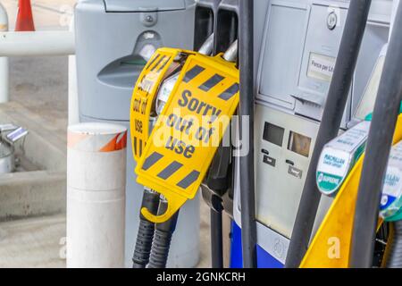 DENHAM, ANGLETERRE - 25 septembre 2021 : les pompes à carburant ne sont plus utilisées dans un contexte de crise de pénurie de carburant Banque D'Images